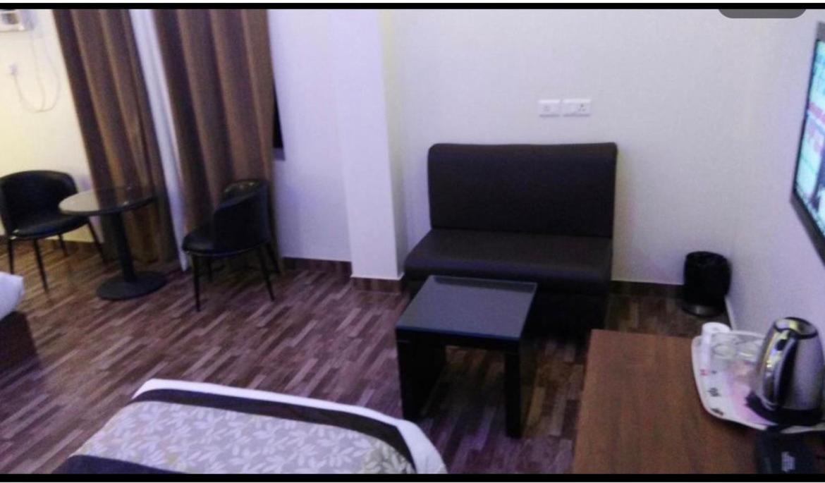 Aster Inn - Near Taj Mahal อัครา ภายนอก รูปภาพ